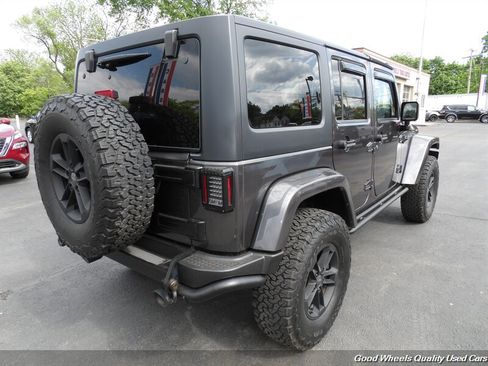 Used 2017 Jeep Wrangler Unlimited Sahara AWD/4WD image 5