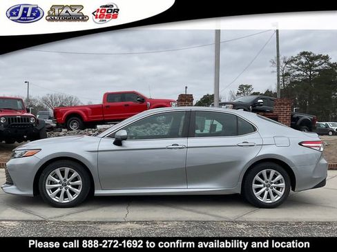 Used 2019 Toyota Camry LE FWD image 4