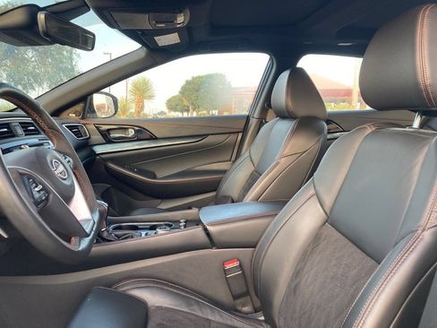 Used 2023 Nissan Maxima SR w/ Sport Mat Group FWD image 10