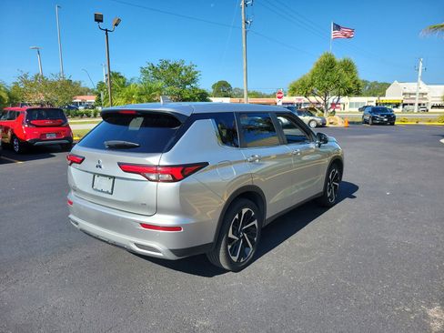 Used 2024 Mitsubishi Outlander SE Black Edition FWD image 6