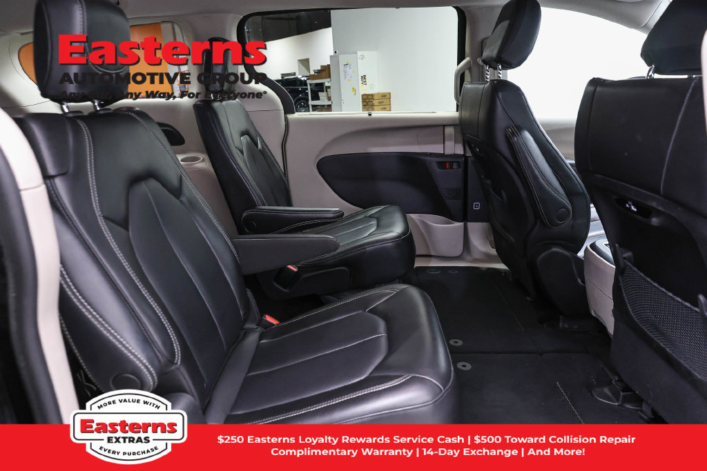 Used 2023 Chrysler Pacifica Touring-L FWD image 25