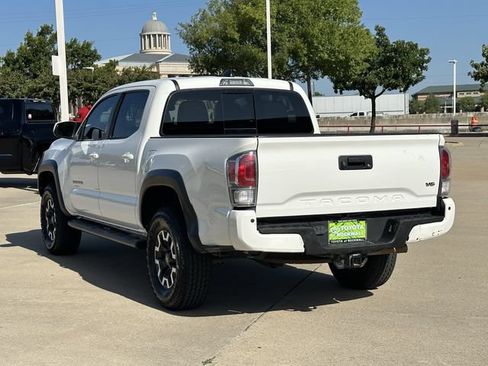 Used 2020 Toyota Tacoma TRD Off-Road w/ TRD Premium Off Road Package AWD/4WD image 3