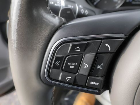 Used 2018 Jaguar XE Premium image 24