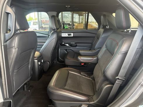Used 2023 Ford Explorer ST-Line w/ Class IV Trailer Tow Package AWD/4WD image 15