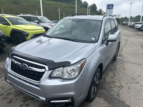 Used 2018 Subaru Forester 2.5i Premium w/ All-Weather Package AWD/4WD image 9