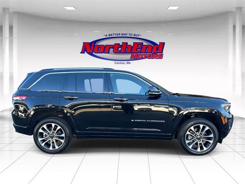 Used 2023 Jeep Grand Cherokee Overland image 2