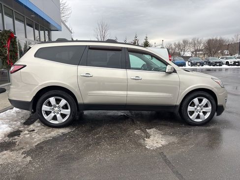 Used 2017 Chevrolet Traverse LT w/ Style and Technology Package image 6