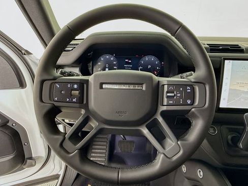 Used 2025 Land Rover Defender 110 S AWD/4WD image 12