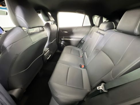 Used 2022 Toyota Venza XLE image 22