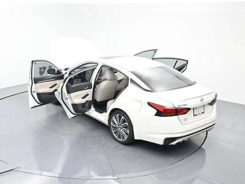 Used 2024 Nissan Altima 2.5 SL FWD image 23