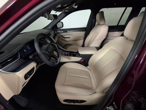 Certified 2023 Jeep Grand Cherokee Limited w/ Luxury Tech Group II AWD/4WD image 17