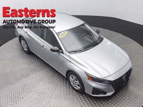 Used 2024 Nissan Altima 2.5 S FWD image 3