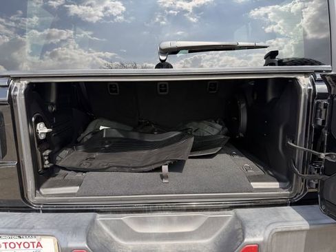 Used 2018 Jeep Wrangler Unlimited Rubicon image 28