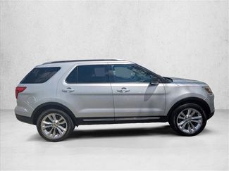 Used 2018 Ford Explorer XLT w/ Equipment Group 202A FWD video 4