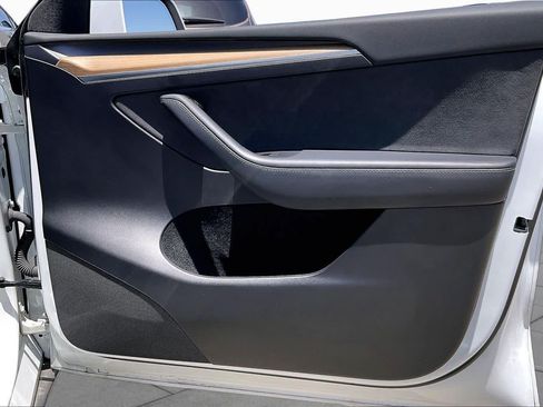 Used 2023 Tesla Model Y AWD image 20