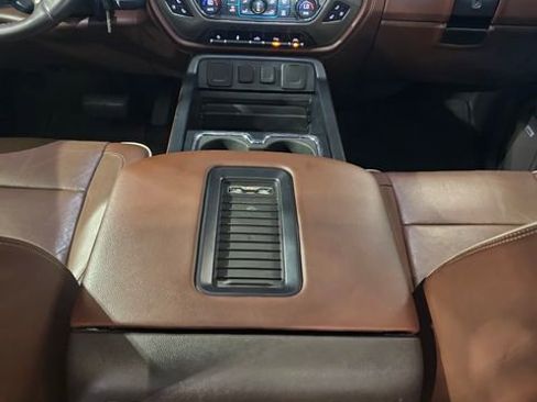 Used 2018 Chevrolet Silverado 1500 High Country RWD image 36