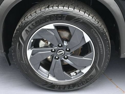 Used 2024 Nissan Rogue SV AWD/4WD image 7