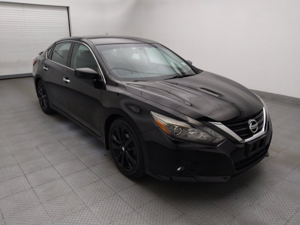 Used 2017 Nissan Altima 2.5 SR w/ Midnight Edition Package FWD image 13