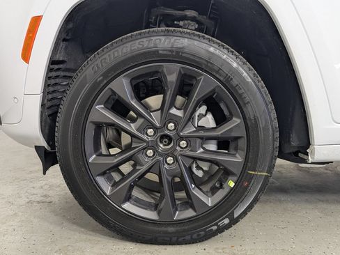 New 2026 Jeep Grand Cherokee Limited AWD/4WD image 11