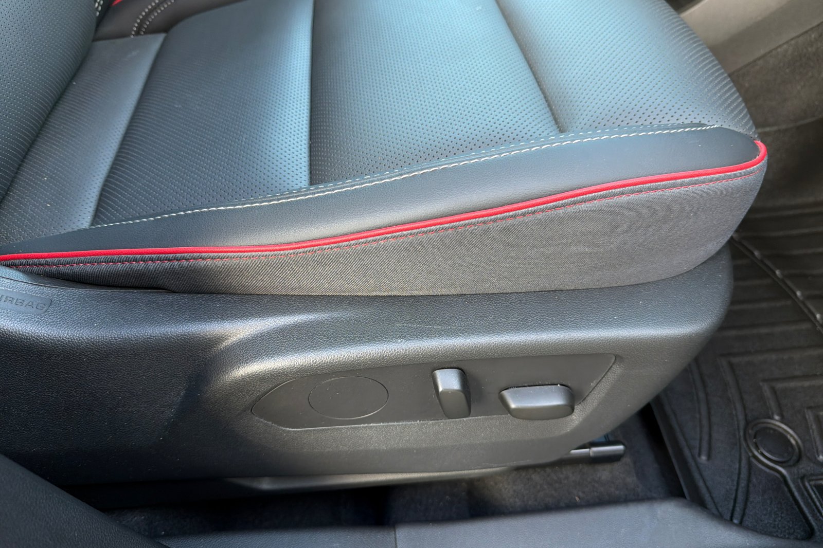 Used 2022 Buick Envision Essence w/ Technology Package II AWD/4WD image 22