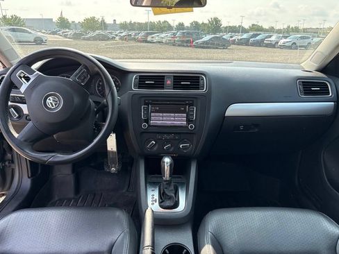 Used 2013 Volkswagen Jetta SE FWD image 19