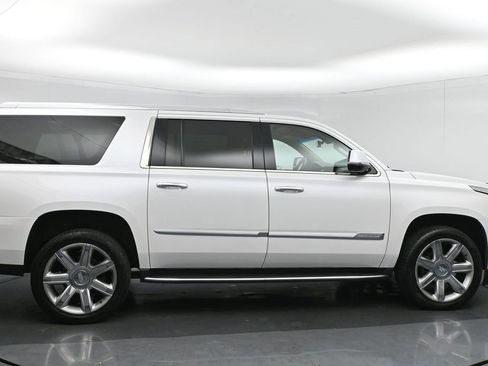 Used 2018 Cadillac Escalade ESV Luxury image 8