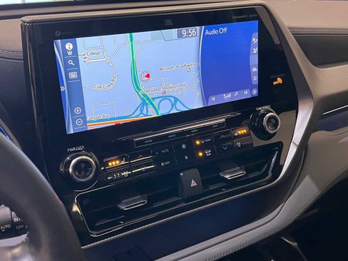 Certified 2020 Toyota Highlander Limited Platinum image 25