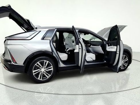 Used 2024 Cadillac Lyriq Luxury AWD/4WD image 19