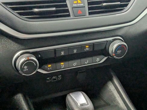 Used 2025 Nissan Altima 2.5 S FWD image 17