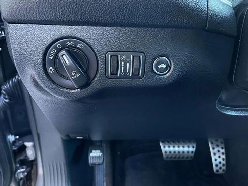 Used 2015 Dodge Challenger SXT Plus image 26