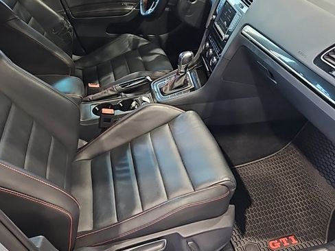 Used 2017 Volkswagen Golf image 13