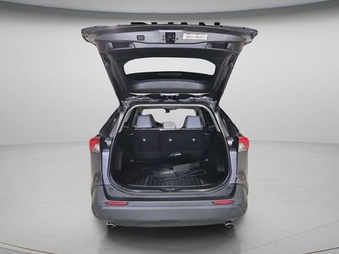 Used 2021 Toyota RAV4 XLE Premium image 35