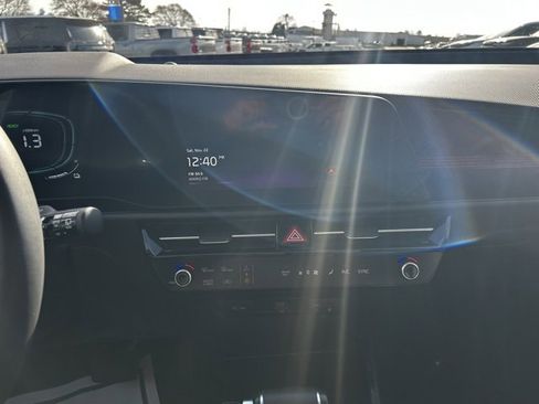 Used 2023 Kia Niro EX image 15