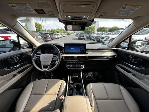Certified 2024 Lincoln Corsair AWD w/ Equipment Group 101A image 3