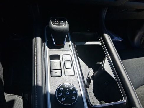 Used 2025 Nissan Pathfinder SV AWD/4WD image 22