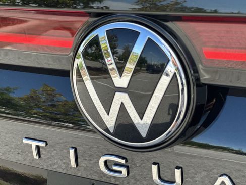 Certified 2025 Volkswagen Tiguan S w/ 18" Wheel Package FWD image 10