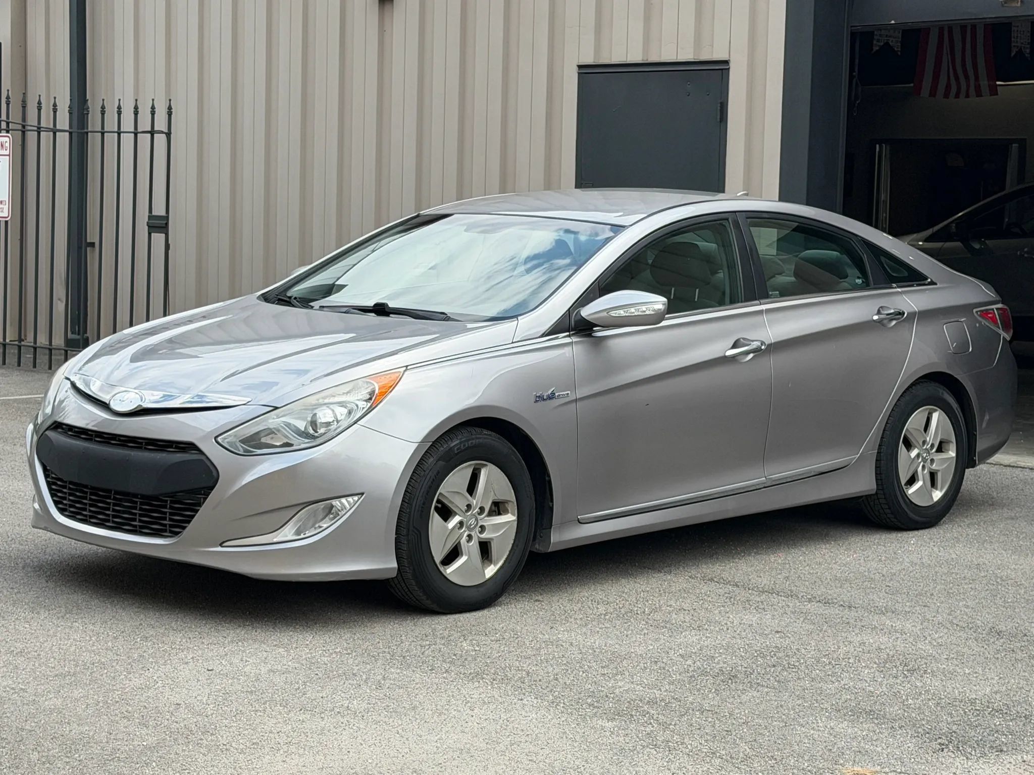 Used 2012 Hyundai Sonata Hybrid FWD image 3