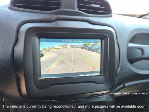 Used 2020 Jeep Renegade Altitude FWD image 17