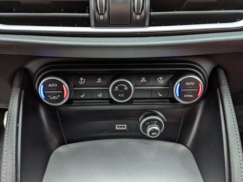 Used 2022 Alfa Romeo Stelvio Veloce AWD/4WD image 23