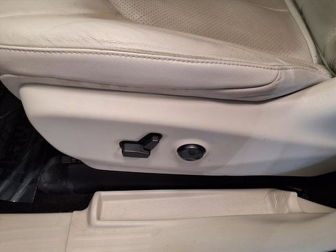 Used 2021 Chrysler Pacifica Touring-L w/ Uconnect Theater Family Group image 19