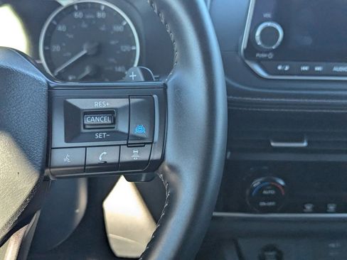 Certified 2025 Nissan Rogue SV FWD image 28
