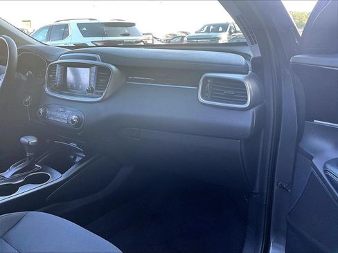 Used 2019 Kia Sorento AWD image 13