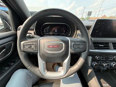 Certified 2023 GMC Yukon XL SLT w/ SLT Premium Package AWD/4WD image 31