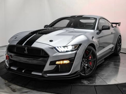 Used 2022 Ford Mustang Shelby GT500 w/ Carbon Fiber Track Pack RWD image 6