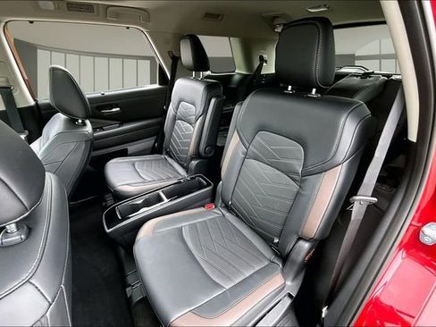 Used 2023 Nissan Pathfinder Platinum FWD image 21