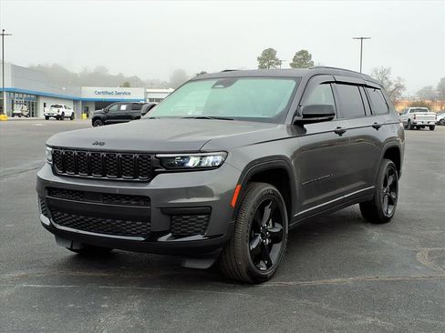 Used 2024 Jeep Grand Cherokee L Altitude image 1