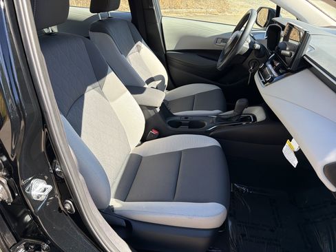 Used 2025 Toyota Corolla LE image 13