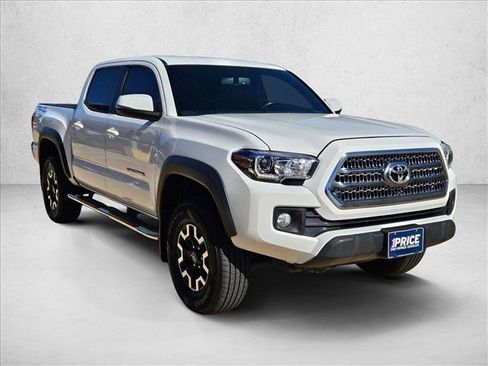 Used 2016 Toyota Tacoma TRD Off-Road image 3