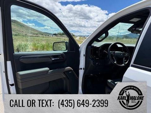 Used 2023 Chevrolet Silverado 1500 ZR2 w/ Technology Package AWD/4WD image 12