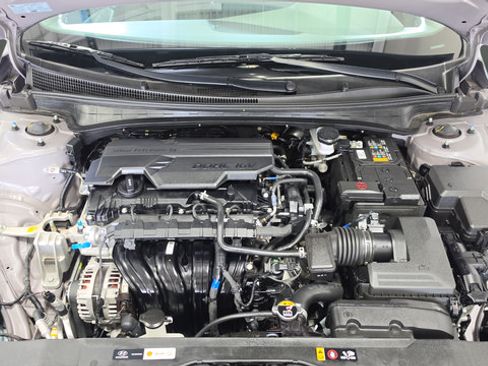 Used 2025 Hyundai Elantra SE FWD image 26